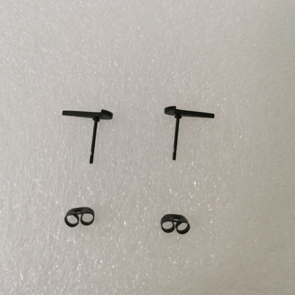 NIKE Earrings Check tick titanium black stud earrings - Picture 6 of 8